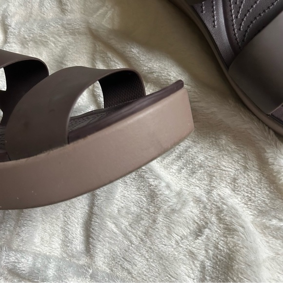 Crocs tan brooklyn low wedge platform sandal womens 11 - Picture 5 of 7